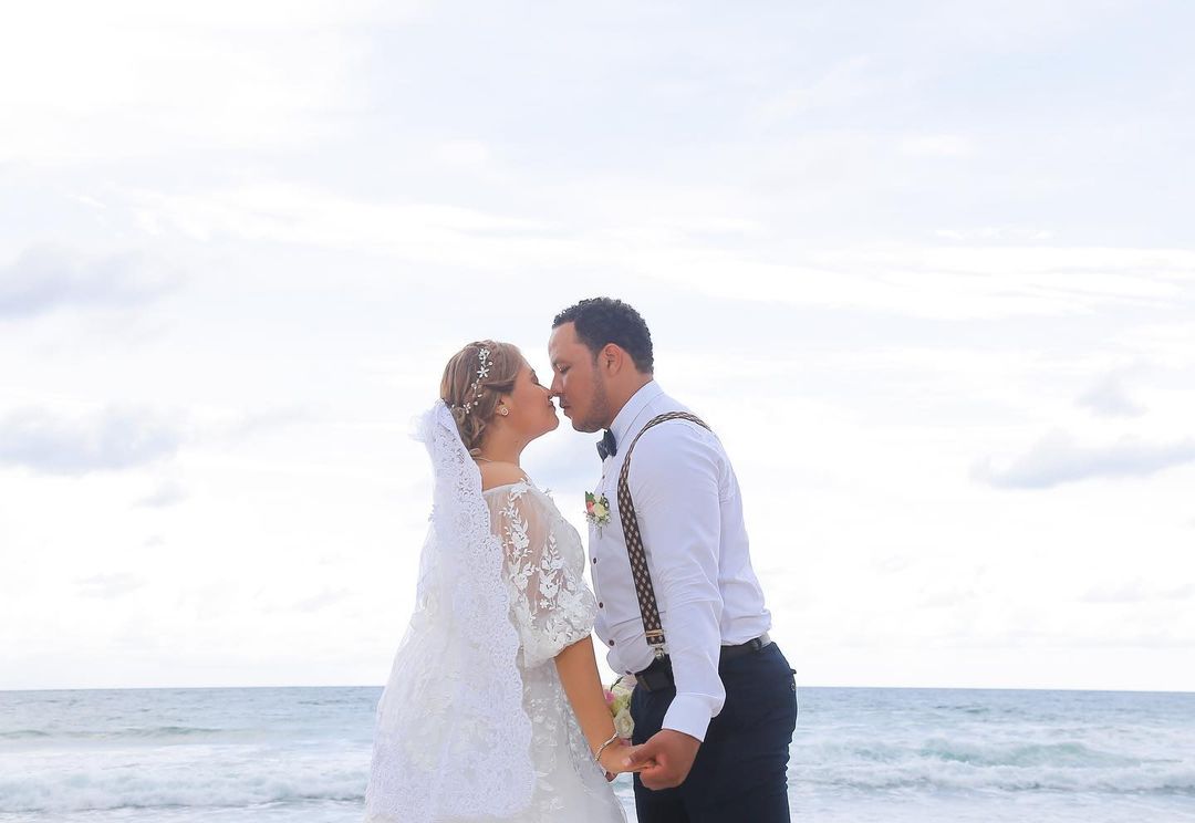 Mexican brides with men